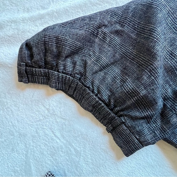 Zara Checked Darted Trousers Size S
Preowned/no flaws
Style 2761/254/802 - Picture 6 of 10